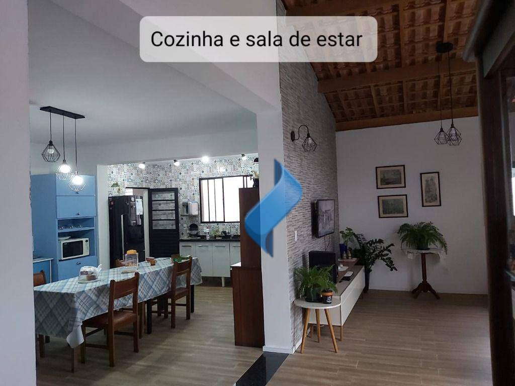 Casa à venda com 3 quartos, 234m² - Foto 4