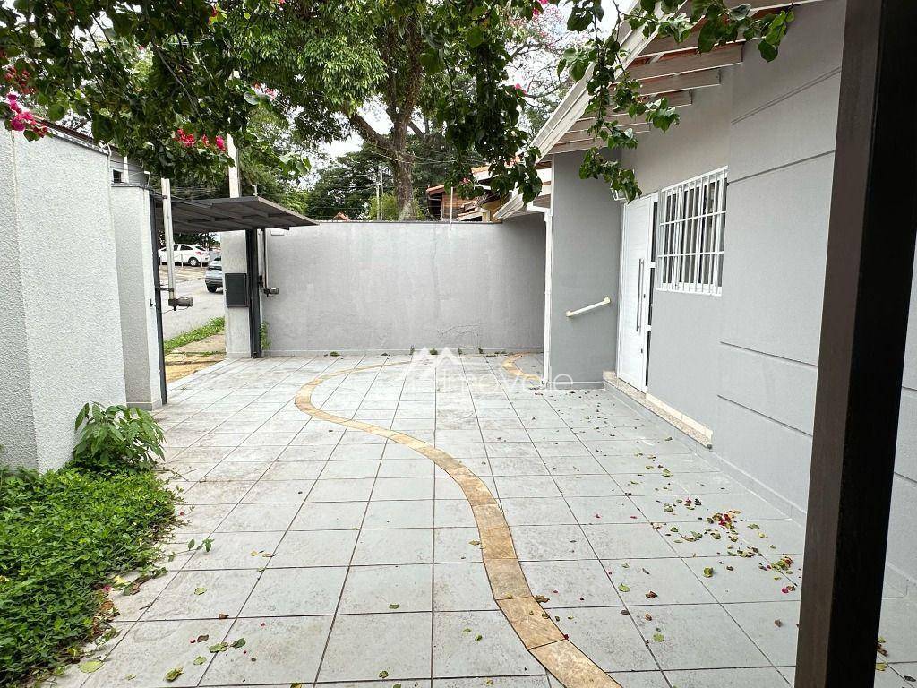 Casa para alugar com 3 quartos, 200m² - Foto 4