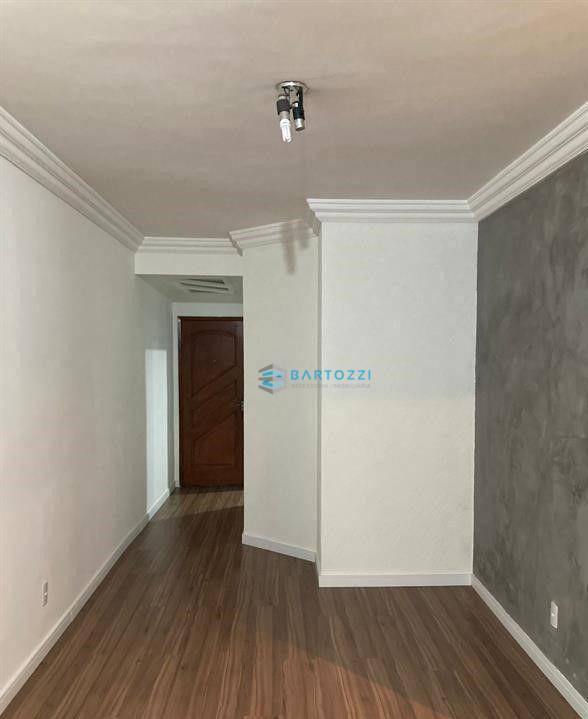 Apartamento à venda com 2 quartos, 72m² - Foto 3