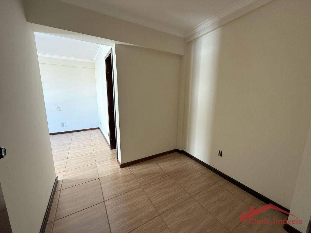 Apartamento para alugar com 3 quartos, 122m² - Foto 13