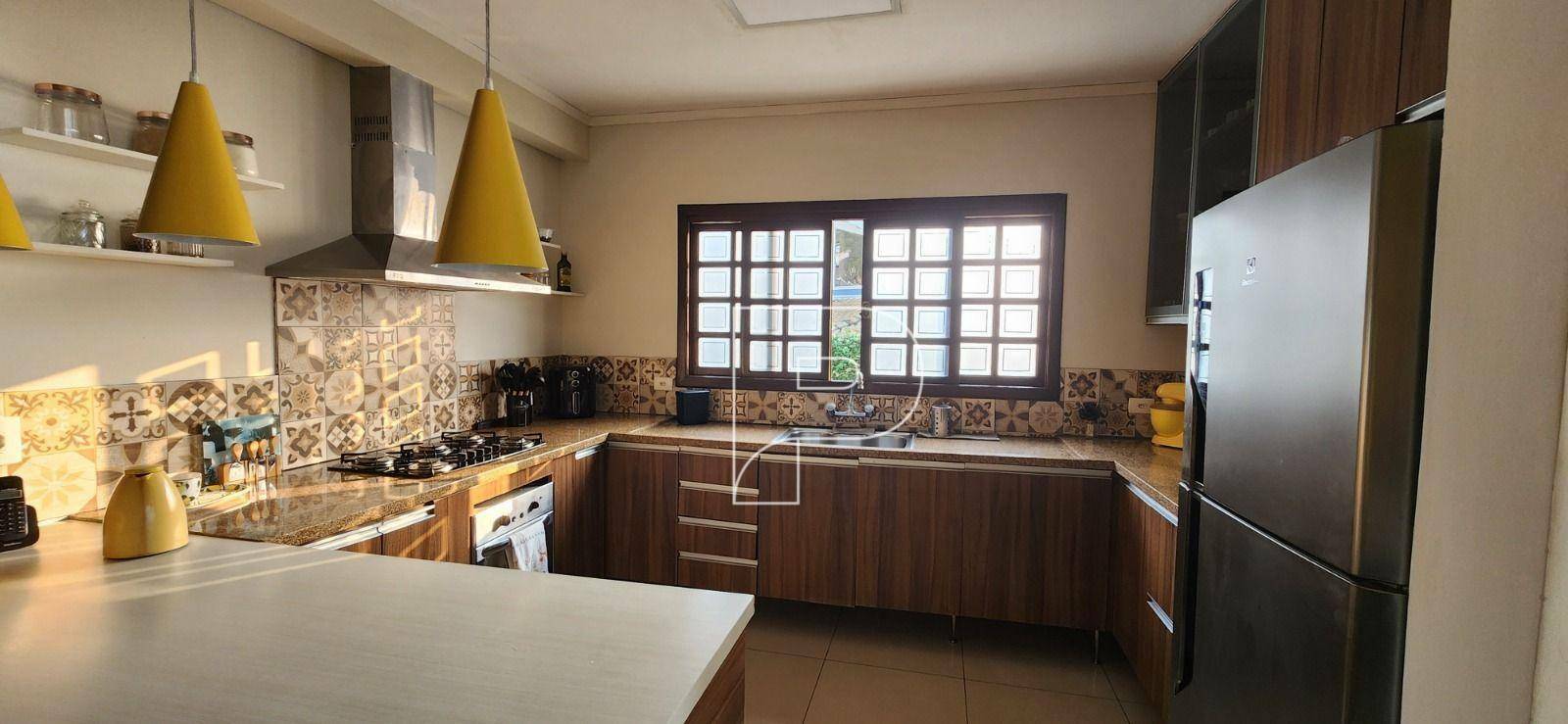 Casa de Condomínio à venda com 3 quartos, 250m² - Foto 3