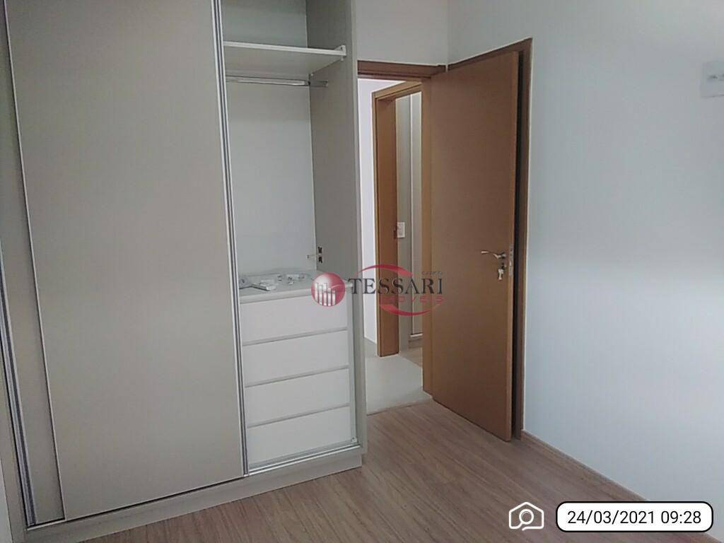 Apartamento para alugar com 3 quartos, 80m² - Foto 8