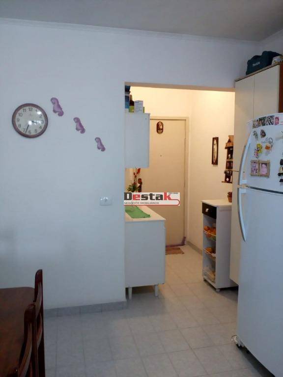 Apartamento à venda com 2 quartos, 70m² - Foto 2