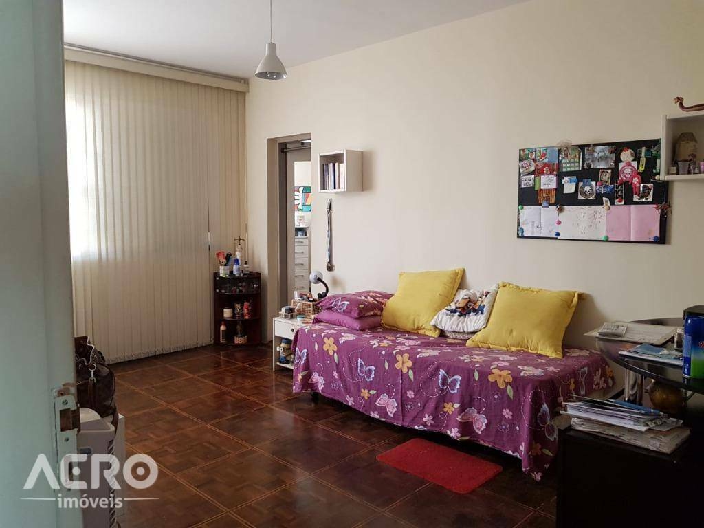 Casa à venda com 3 quartos, 316m² - Foto 5