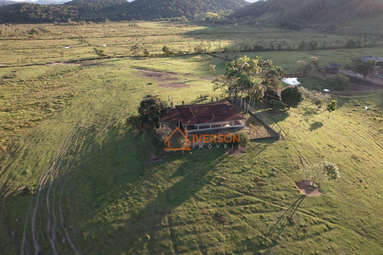 Fazenda à venda com 5 quartos, 500m² - Foto 1