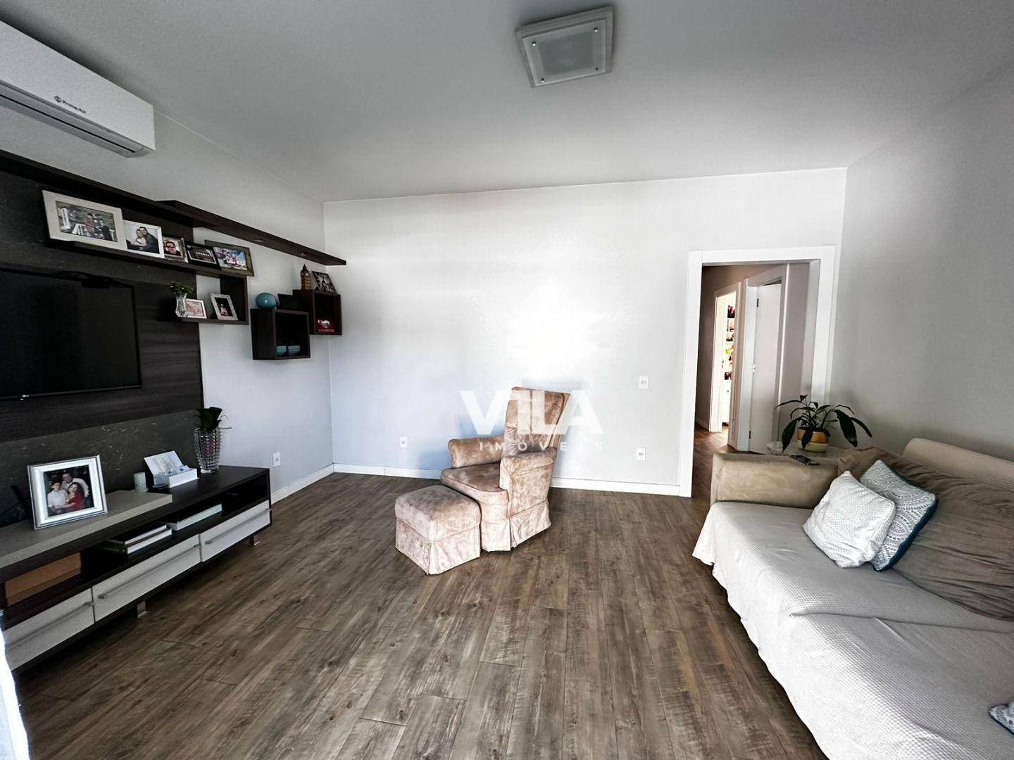 Casa à venda com 4 quartos, 195m² - Foto 4