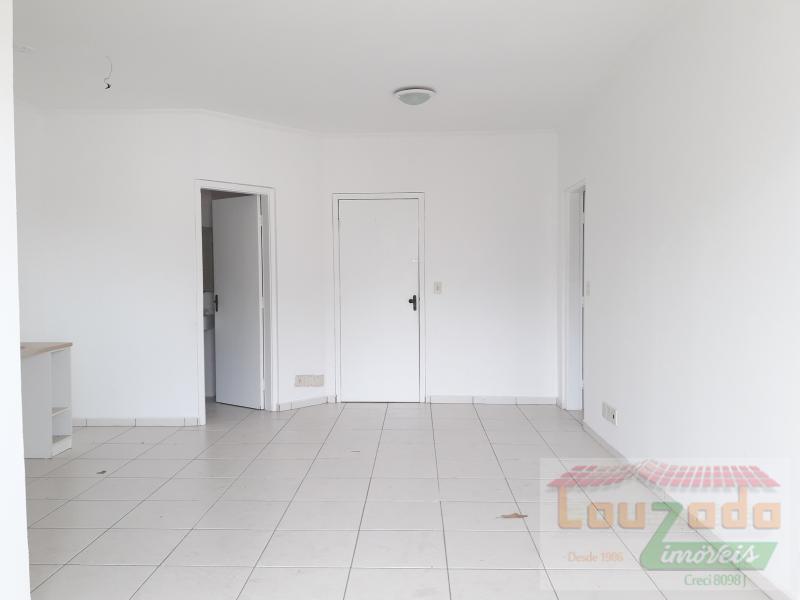 Apartamento à venda com 2 quartos, 77m² - Foto 2