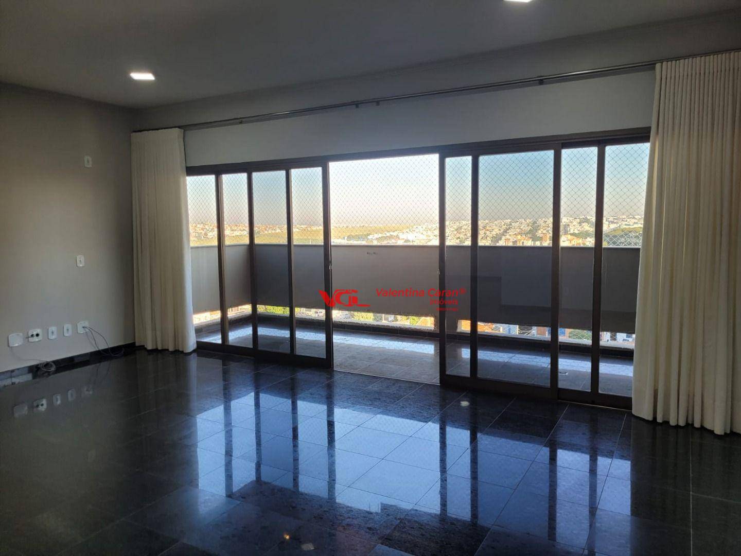 Apartamento para alugar com 3 quartos, 204m² - Foto 1