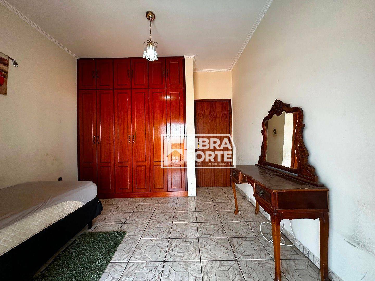 Casa à venda com 4 quartos, 230m² - Foto 18