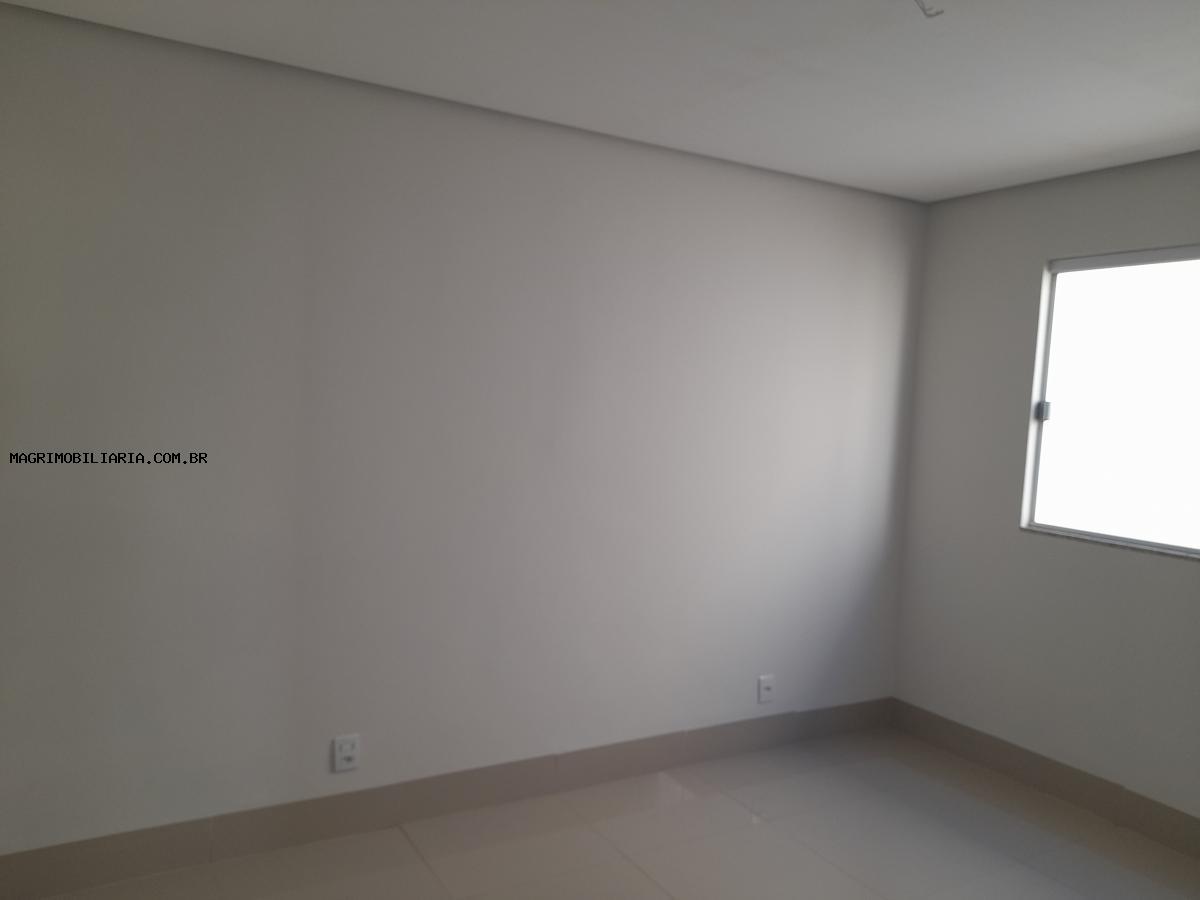 Casa à venda com 3 quartos, 72m² - Foto 4