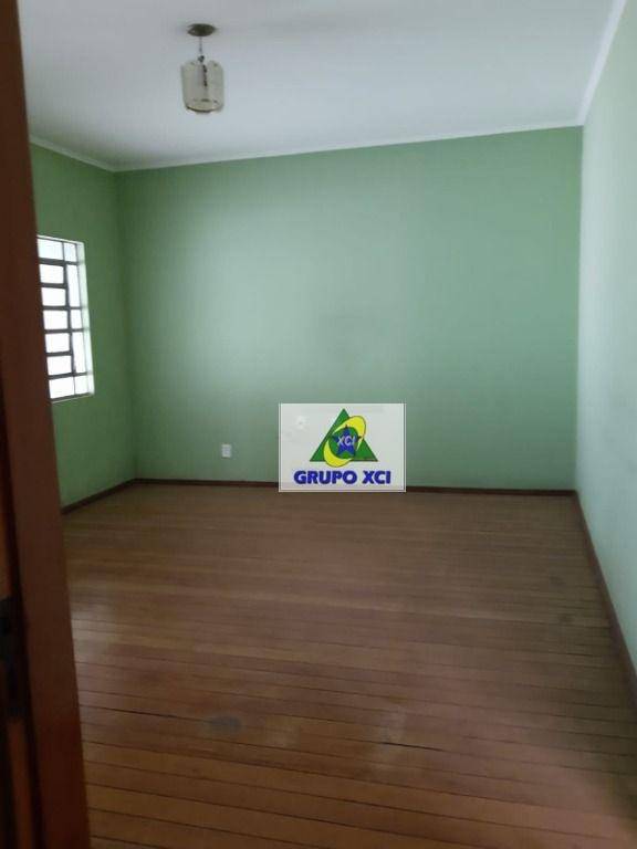 Casa à venda com 9 quartos, 261m² - Foto 13