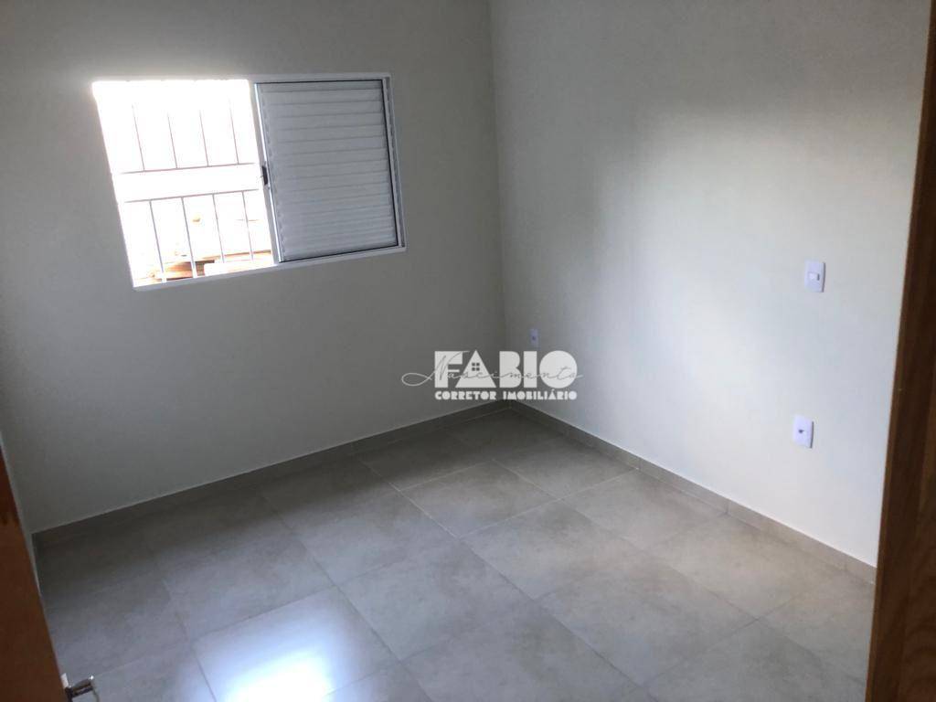 Casa à venda com 2 quartos, 60m² - Foto 7