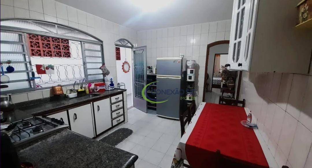 Casa à venda com 2 quartos, 70m² - Foto 1