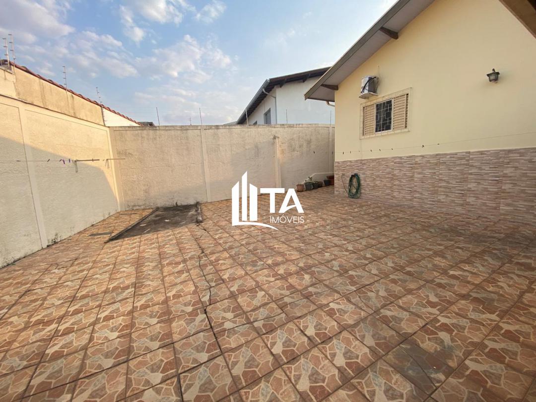 Casa à venda com 3 quartos, 180m² - Foto 2