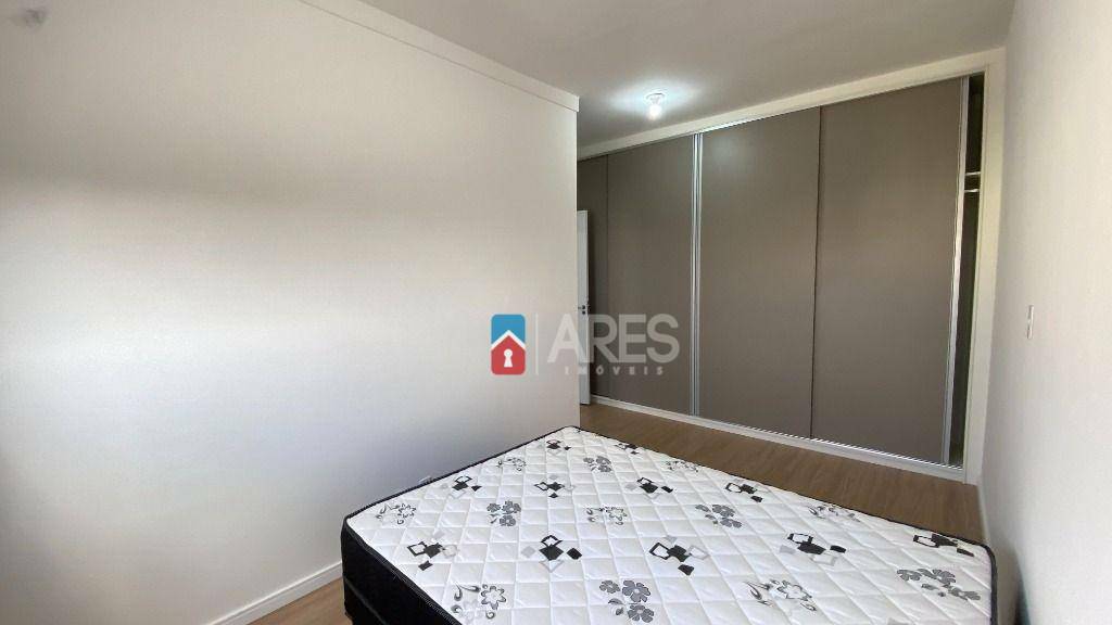 Apartamento para alugar com 3 quartos, 101m² - Foto 11