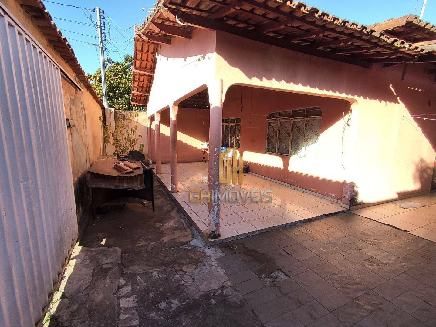 Casa à venda com 4 quartos, 176m² - Foto 2