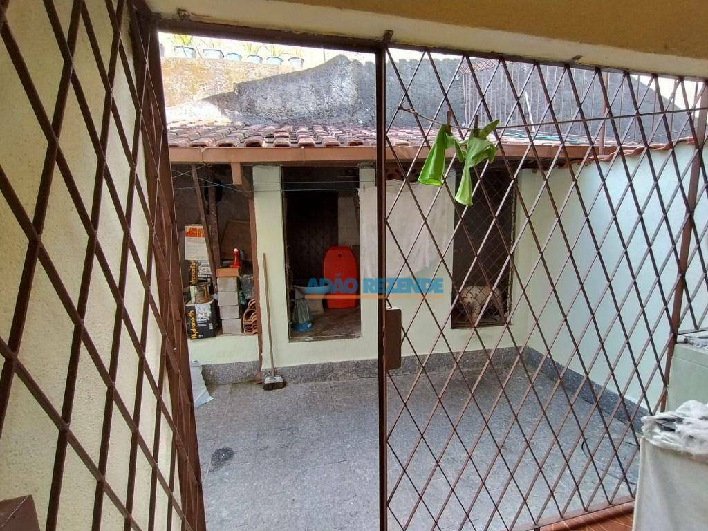 Casa à venda com 5 quartos, 182m² - Foto 24