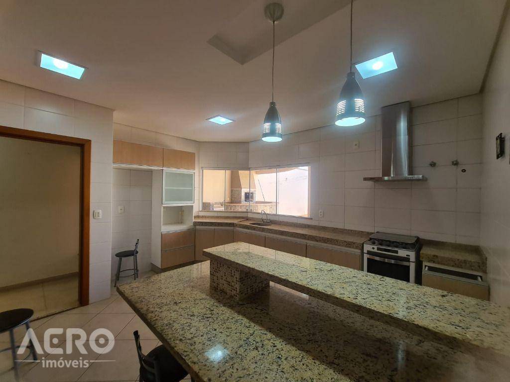 Casa à venda com 3 quartos, 340m² - Foto 31