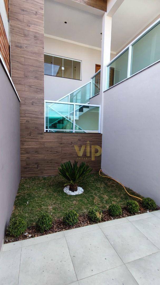 Casa à venda com 4 quartos, 210m² - Foto 2