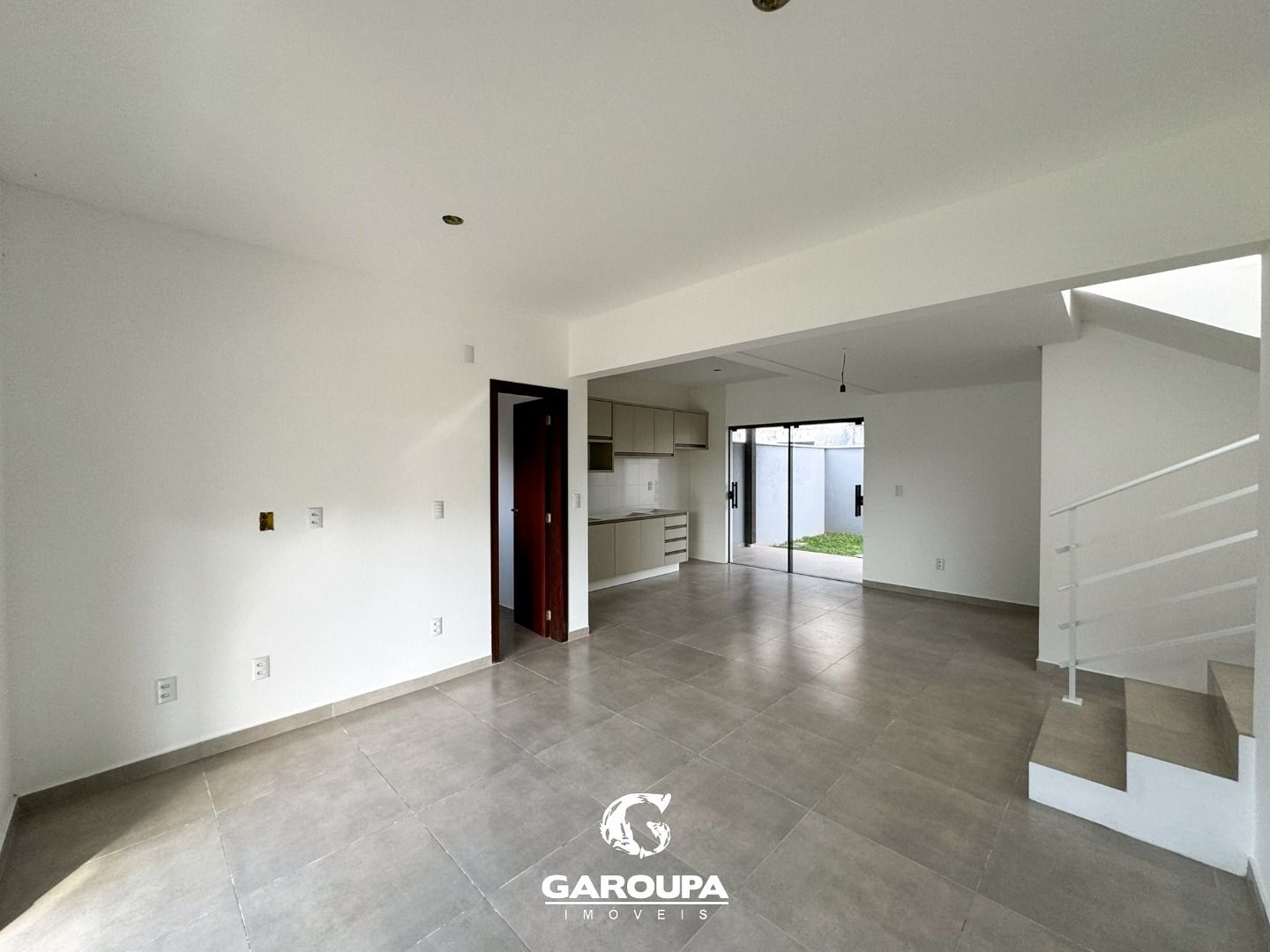 Casa à venda com 3 quartos, 110m² - Foto 3