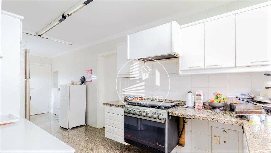 Apartamento à venda com 4 quartos, 236m² - Foto 9