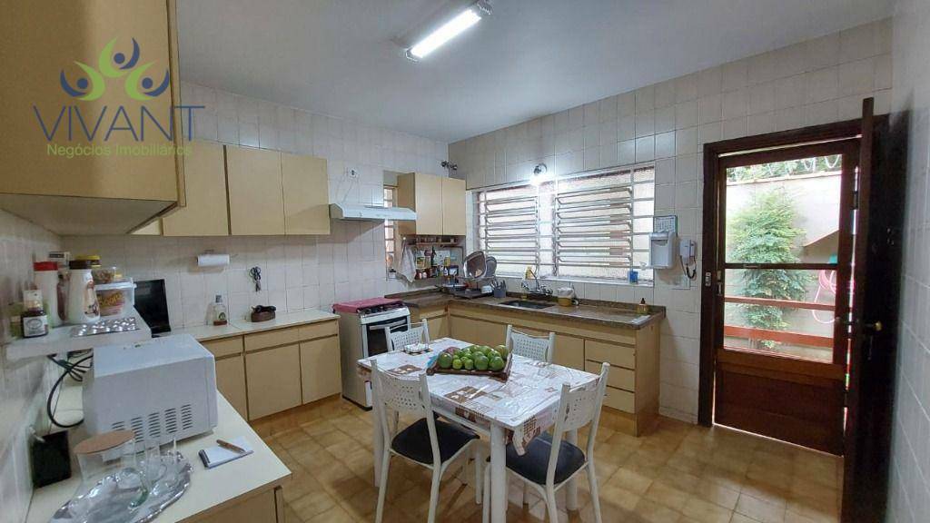 Casa para alugar com 5 quartos, 420m² - Foto 2