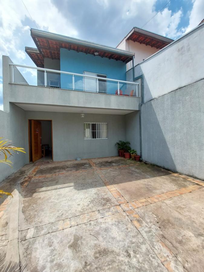 Casa à venda com 3 quartos, 250m² - Foto 1