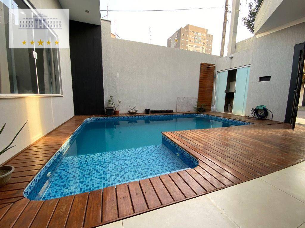 Casa à venda com 3 quartos, 256m² - Foto 2