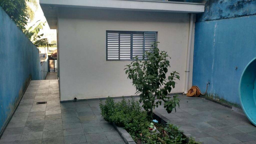 Casa à venda com 2 quartos, 310m² - Foto 1