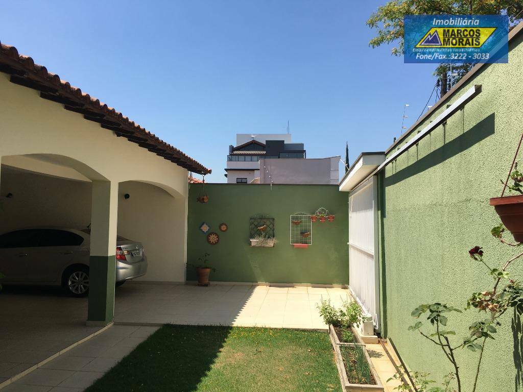 Casa à venda e aluguel com 3 quartos, 180m² - Foto 3