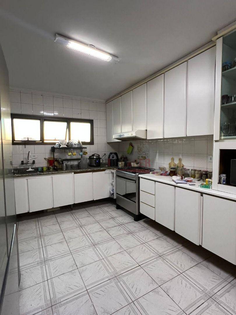 Apartamento para alugar com 4 quartos, 190m² - Foto 17