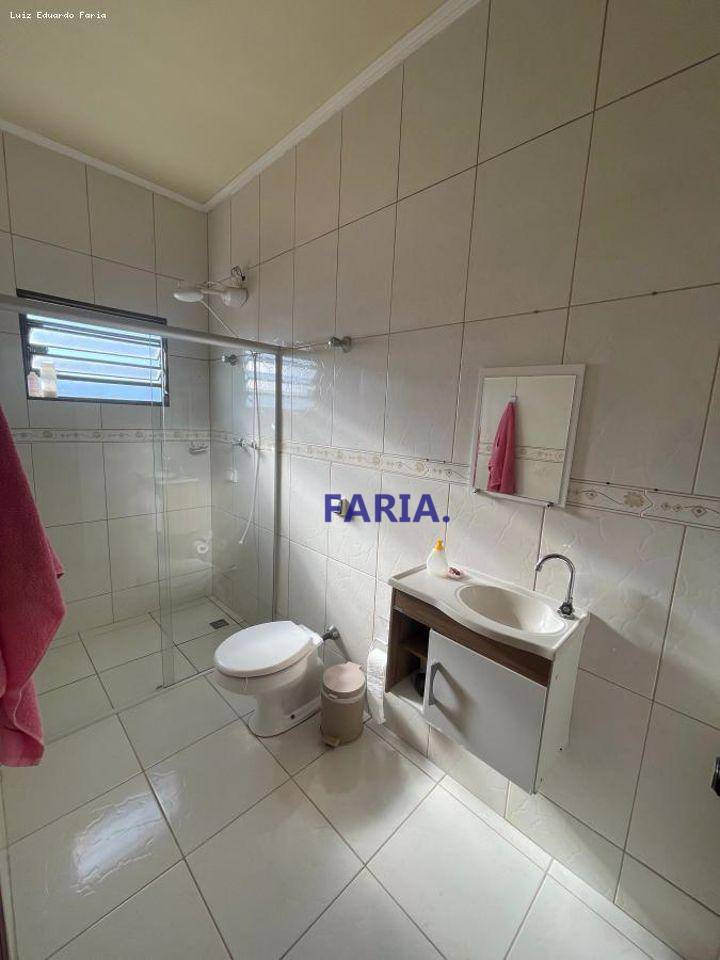 Casa à venda com 4 quartos, 200m² - Foto 23