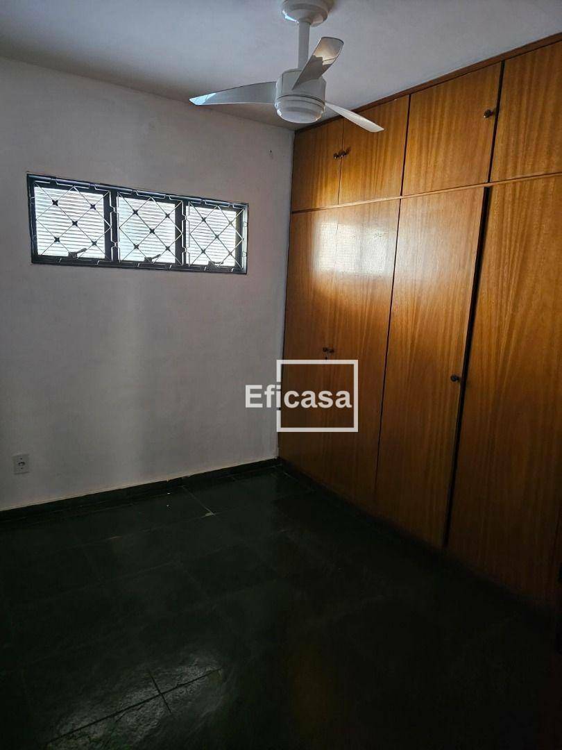 Casa à venda com 3 quartos, 288m² - Foto 3