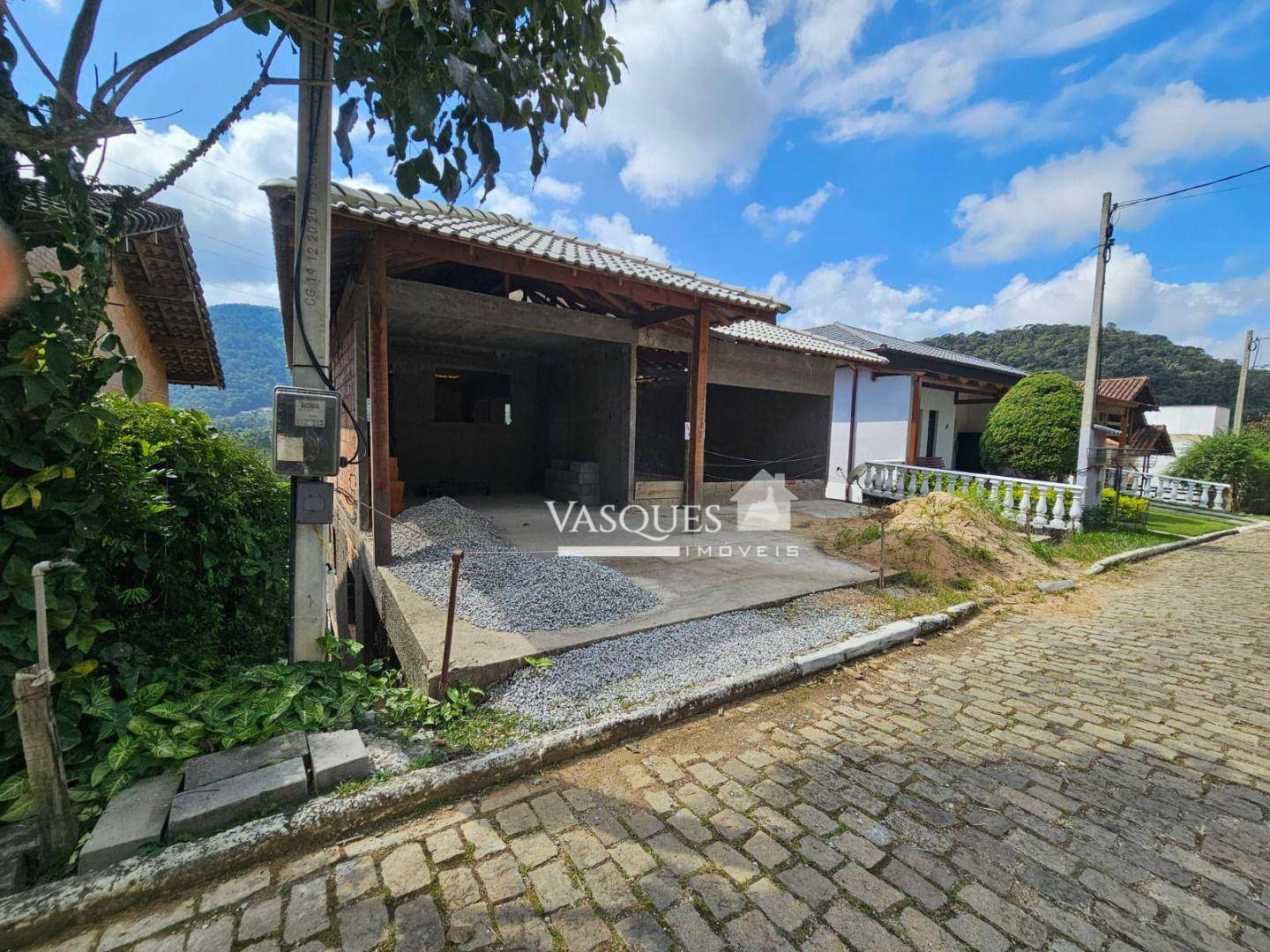 Casa de Condomínio à venda com 4 quartos, 180m² - Foto 2