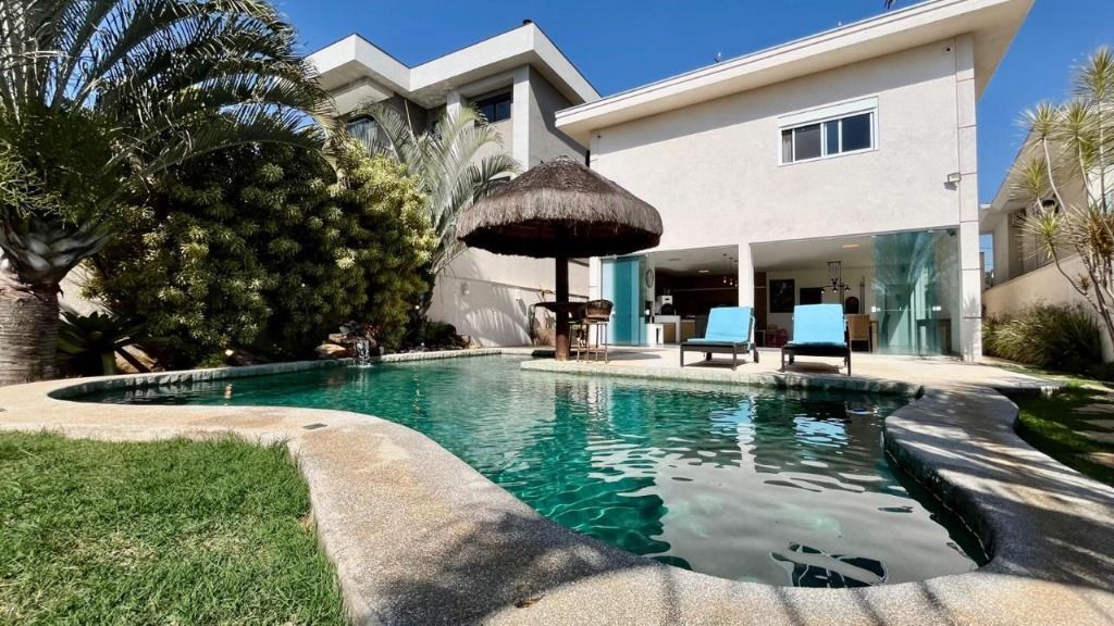 Casa de Condomínio à venda com 4 quartos, 380m² - Foto 1