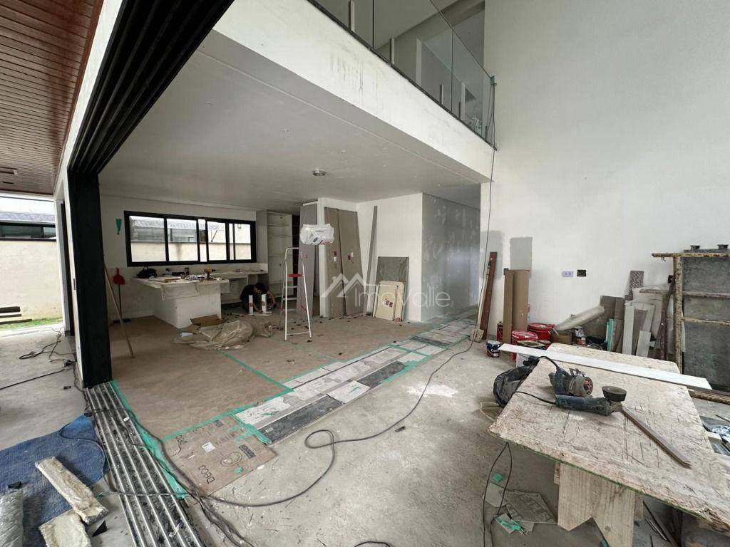 Casa de Condomínio à venda com 4 quartos, 378m² - Foto 2