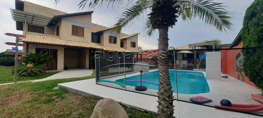 Casa à venda com 6 quartos, 378m² - Foto 1