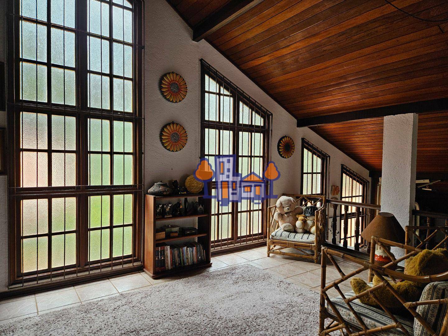 Casa à venda com 4 quartos, 300m² - Foto 35