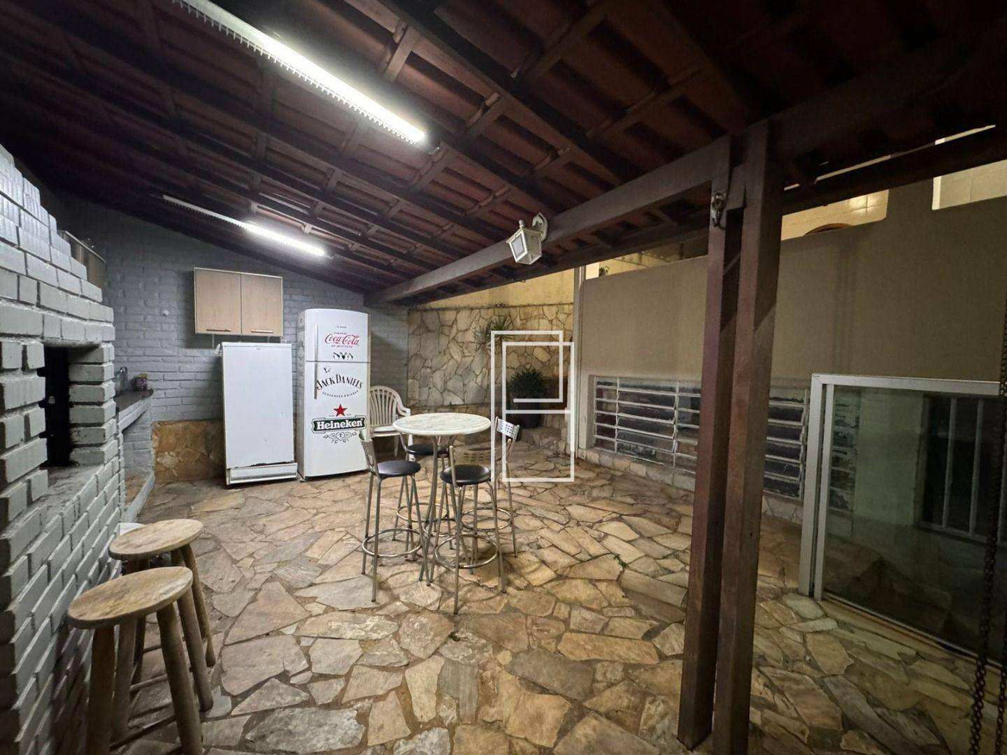 Casa à venda com 3 quartos, 300m² - Foto 10