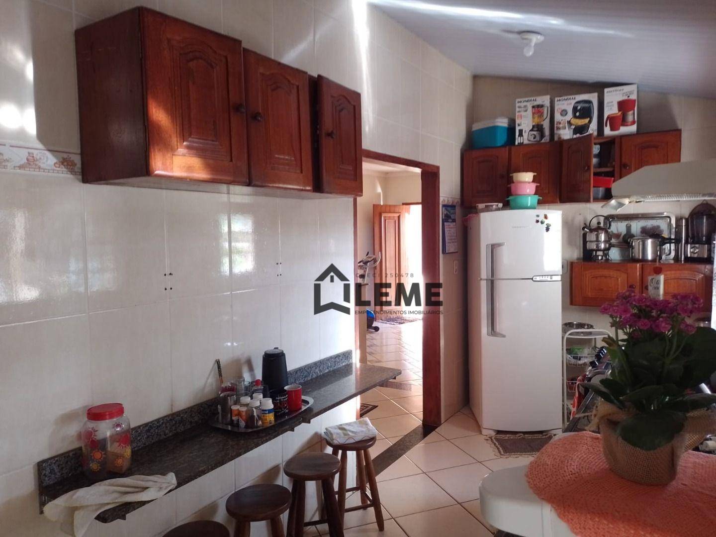 Casa à venda com 4 quartos, 210m² - Foto 7