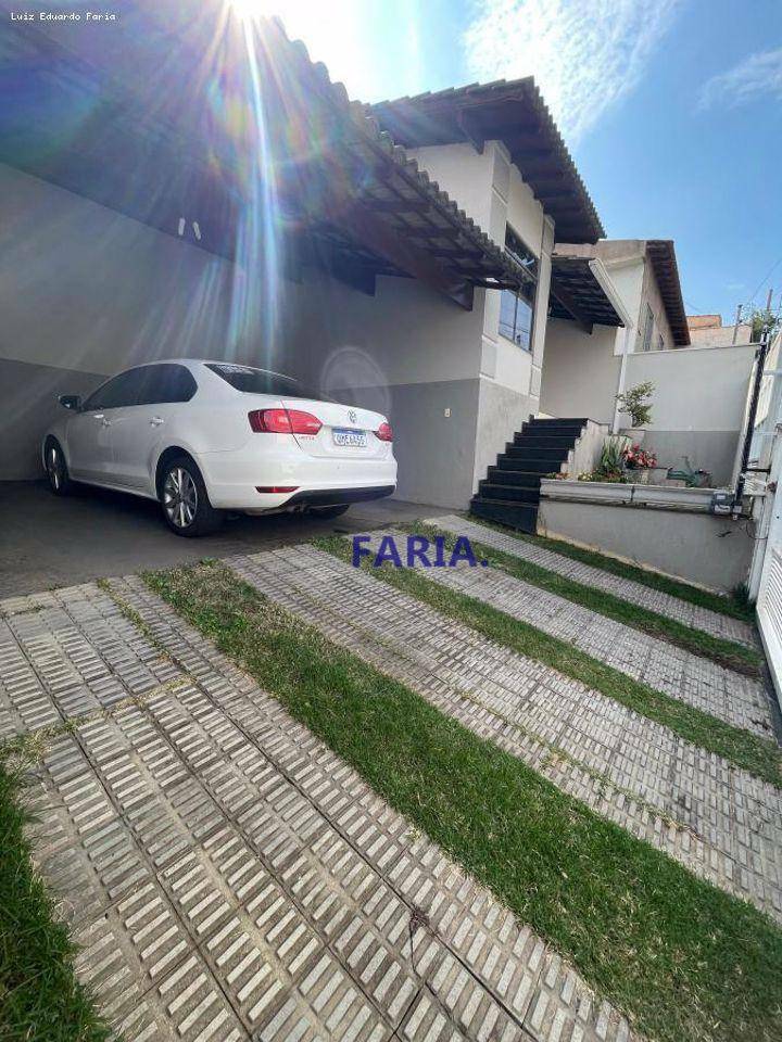 Casa à venda com 3 quartos, 200m² - Foto 2