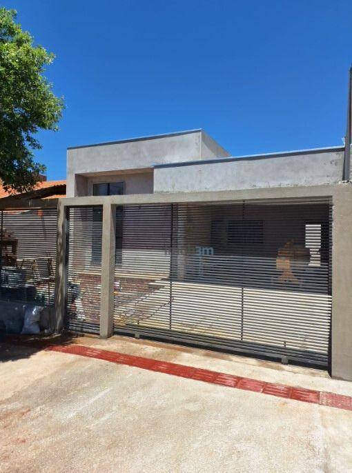 Casa à venda com 3 quartos, 118m² - Foto 1