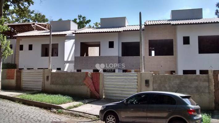 Casa à venda com 4 quartos, 135m² - Foto 1