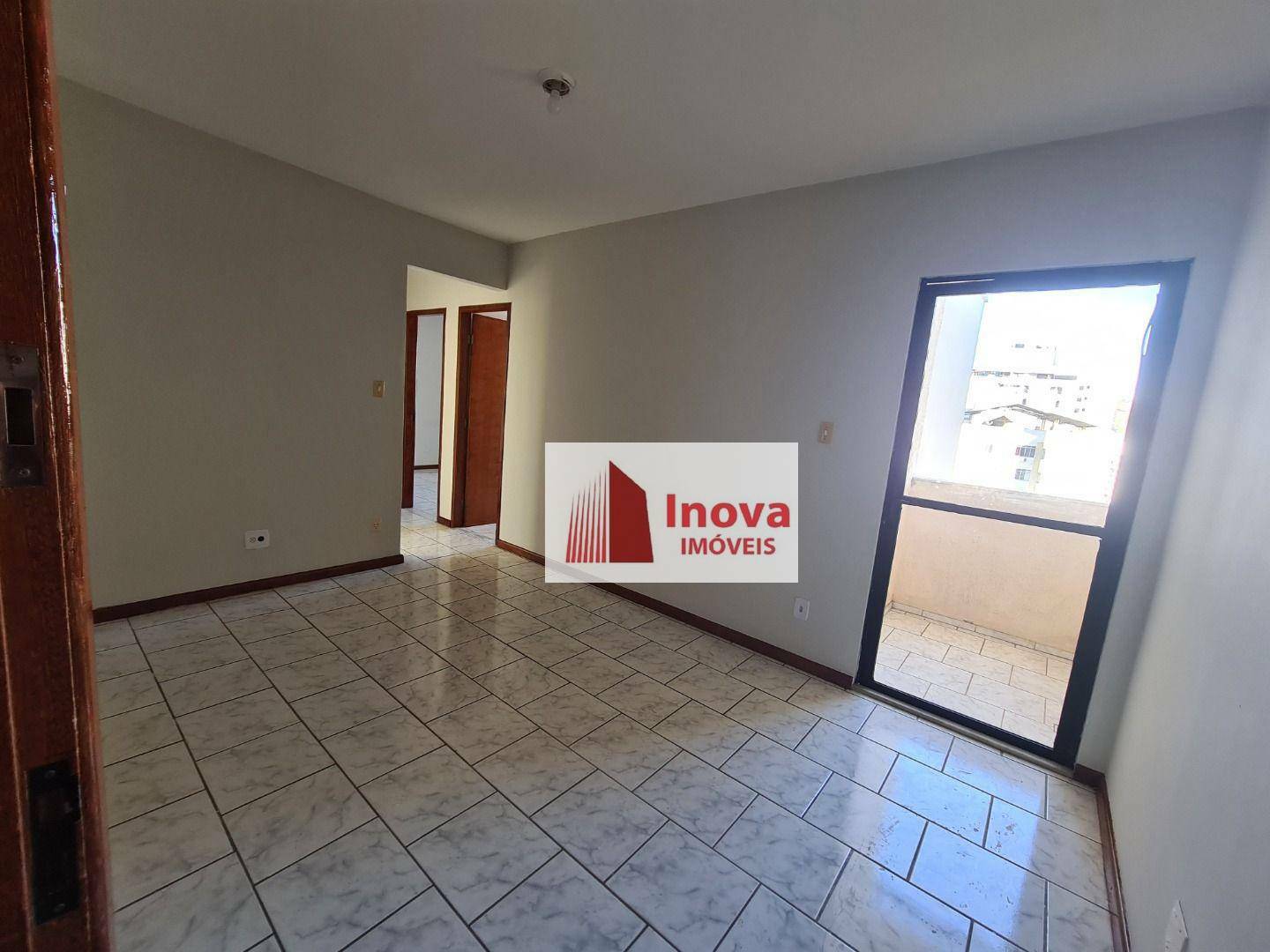 Apartamento à venda com 2 quartos, 70m² - Foto 3