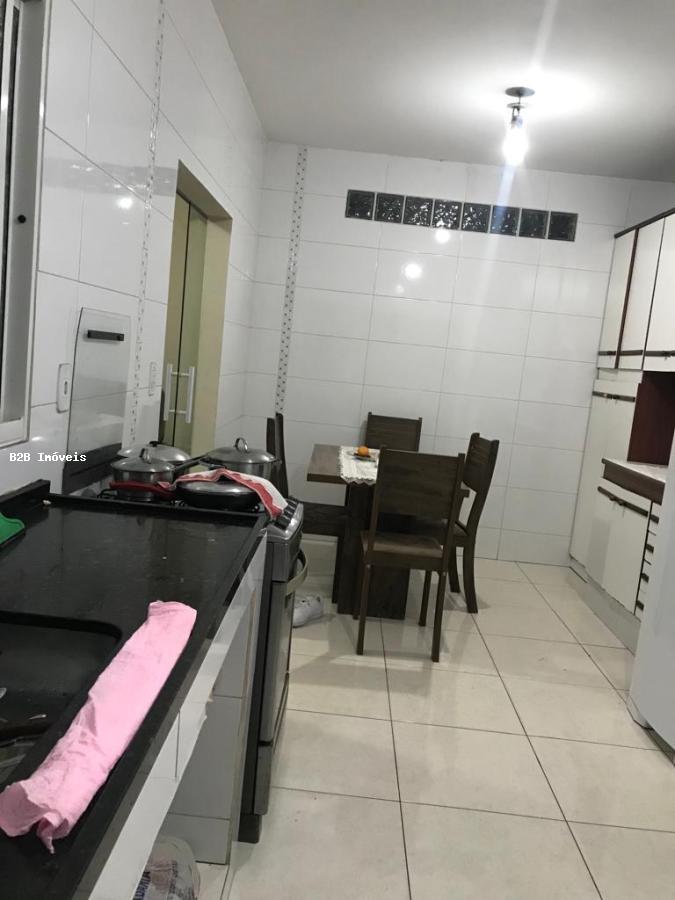 Casa à venda com 2 quartos, 105m² - Foto 1