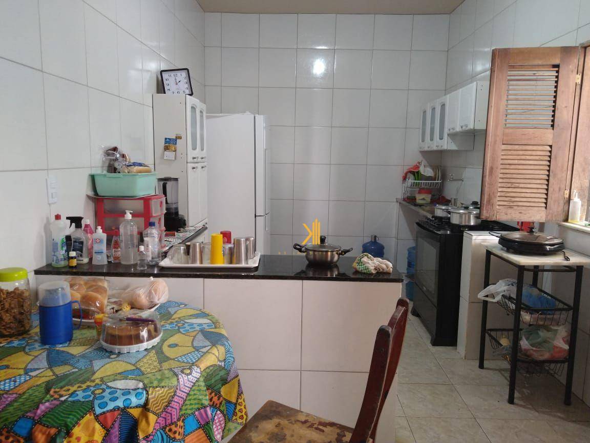 Casa à venda com 4 quartos, 215m² - Foto 9