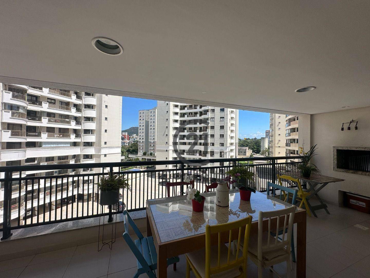 Apartamento à venda com 4 quartos, 167m² - Foto 2