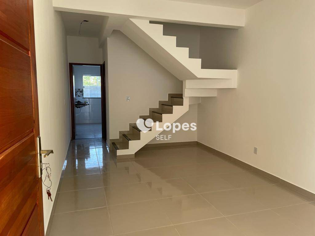 Casa à venda com 2 quartos, 81m² - Foto 2