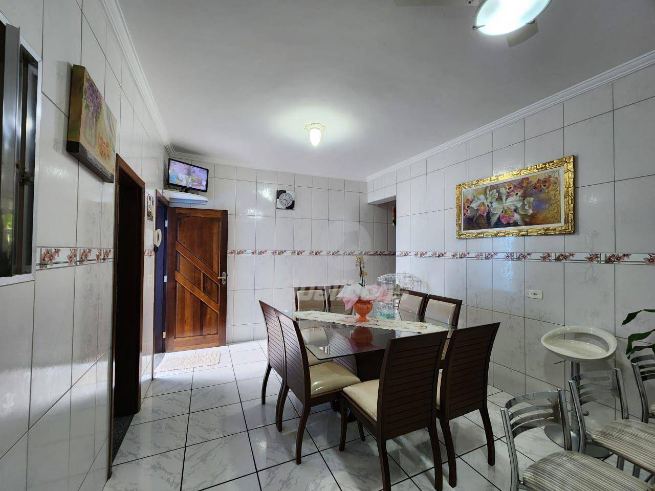 Casa à venda com 3 quartos, 198m² - Foto 1