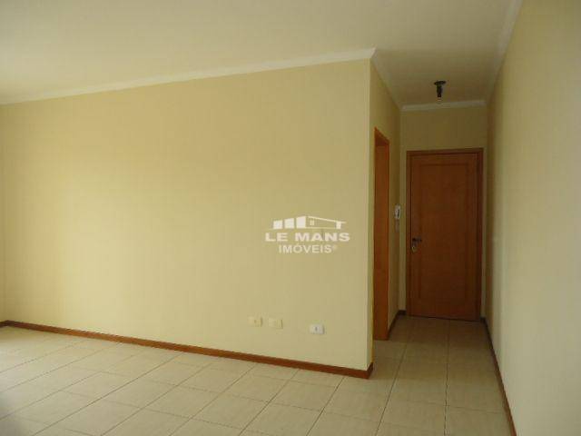 Apartamento à venda com 2 quartos, 77m² - Foto 3